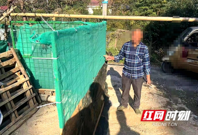 为盖自家鸡笼 常德一男子频偷工地建筑材料