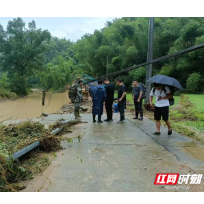 桃源县郑家驿镇：水电交通信号中断情况下 330多名群众安全转移