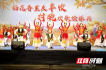 鼎城区草坪中学：稻花香里庆丰收，村晚欢歌绘振兴