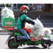 聚焦新就业形态劳动者｜生鲜配送“货重价低”，配送员权益谁来托底？