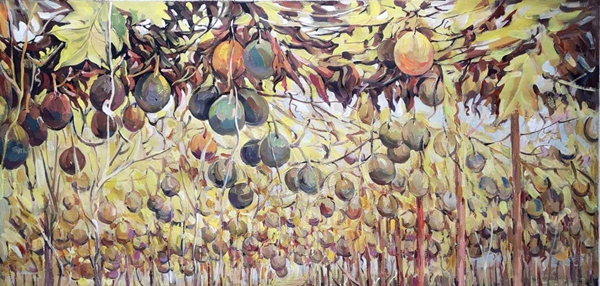 那黄澄澄的小圆球挂在橘树的每一个空隙里，颤悠悠，与墨绿色的树叶交相辉映，显得很是活泼，与周围的枯黄萧条的秋景形成鲜明对比。