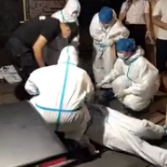 视频丨心疼！常德两名女护士晕倒在核酸采样一线