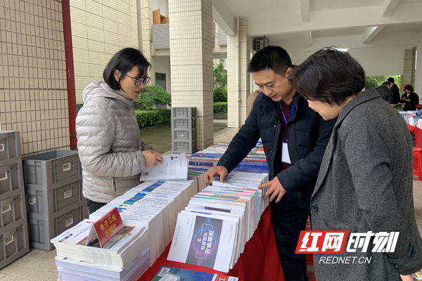 湖南省高校精品教材巡展入常 31家出版社携2000余册教材亮相