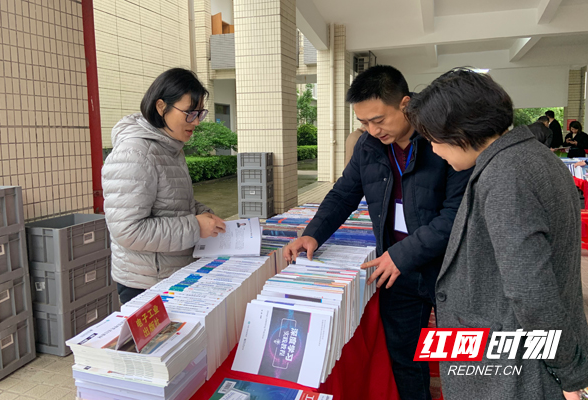 湖南省高校精品教材巡展入常 31家出版社携2000余册教材亮相