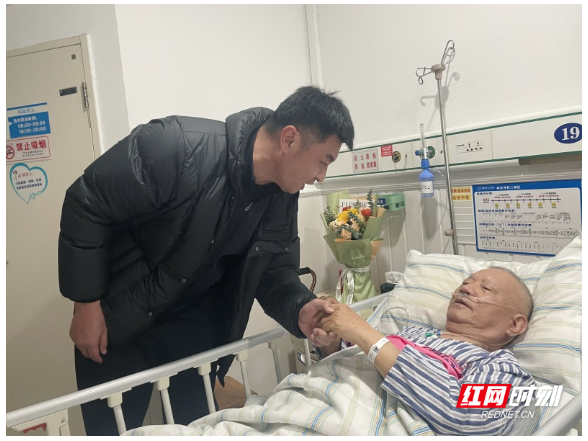 绿茵暖人心！湘超常德队球员赴市一医院慰问患者