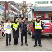 临武:交警护学保平安
