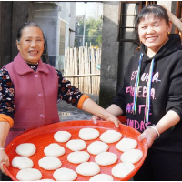 宜章：抡起木锤抖糍粑 热热闹闹迎新年