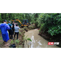 汝城：父子齐上阵 抗洪卫家园