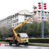 临武：悬挂喜庆灯笼 营造节日氛围
