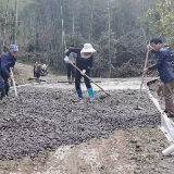 汝城县热水镇：幸福路通到家门口