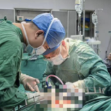 15厘米刀刃紧贴心脏 郴州市第四人民医院多学科团队“抢”回一命