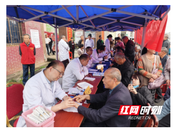 宜章县天塘镇：专家下乡送健康 义诊暖心惠民生