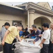 桂东县白竹村为178户农户发放到户产业奖补物资