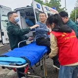 资兴市:祭扫老人意外摔伤 党员干部暖心帮扶