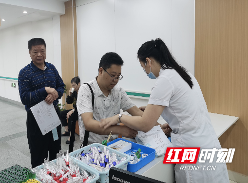郴州市军队离退休干部服务站组织开展军休干部集中体检活动