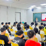 长沙银行“青春思政课”走进资兴市兴宁中学