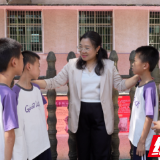 宜章县：爱心企业家与“四胞胎”兄弟快乐过“六一”
