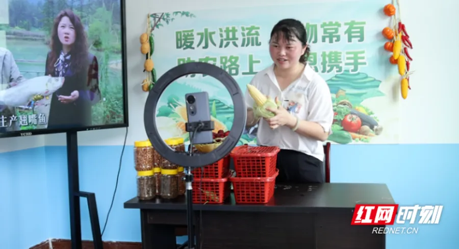 汝城县暖水镇“十进”行动绘就乡村幸福图景