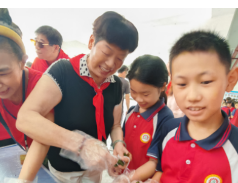 郴州开展“我们的节日·端午”粽香传温情关爱伴童行主题公益活动