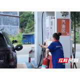 永兴县黄泥镇:消防演练进加油站 实战筑牢安全防线