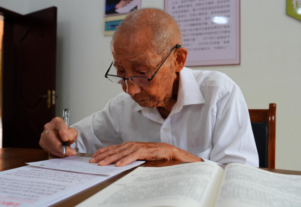 老党员曹扬成：以一生赤诚 传红色好家风