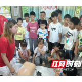宜章县迎春镇碕石村：趣味医学进乡村 文明实践伴暑假