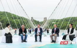 AI赋诗云端舞 张家界大峡谷创新定义“诗与远方”文旅新范式