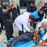 张家界：七旬老人家中晕倒 培训专家跨场实施紧急救援