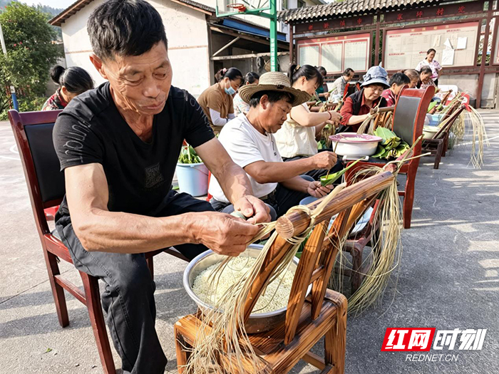 “粽”享欢乐 情暖乡土——永定区新桥镇申家坪村党群服务中心解锁端午“新玩法”