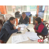 覃仕斌督查调研脱贫攻坚工作