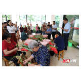 永定区：小区包粽子比赛增进邻里情