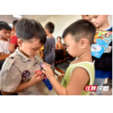 张家界：城乡儿童手拉手 浓浓书香飘满“镇”