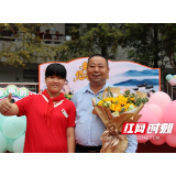 张家界永定区合作桥乡中心学校“四个一” 营造浓厚节日氛围