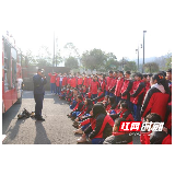 武陵源区消防科普教育基地迎来一中师生零距离学习消防知识