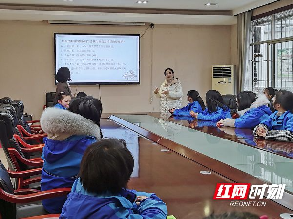 张家界市民族中学给市特校孩子送上别样青春礼