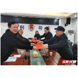 张家界市司法局、市律师协会走访慰问慈利县法律援助志愿律师
