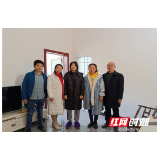 民盟张家界天门中学支部慰问结对帮扶对象