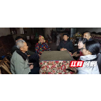 慈利县政协主席吴淑元到符坪村走访慰问