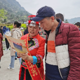 人行张家界市中支赴红土坪村开展“普及金融知识、助力乡村振兴”宣传活动