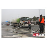 张家界环卫处：加大道路冲洗保洁力度 努力提升城市干净度