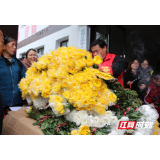 慈利县阳和土家族乡：一束鲜花祭故人