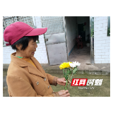慈利县杨柳铺乡：鲜花“追思”护平安“清明”