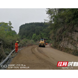 张家界市公路建设养护中心节前督查国道353线路面改善工程