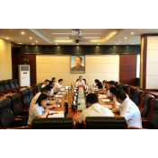 张龚主持召开武陵源区银行负责人座谈会