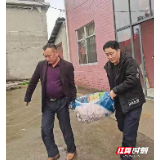 一抹“城管蓝”温暖群众心 李树国助人为乐事迹