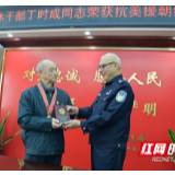 常德公安交警支队退休老干丁时成荣获“抗美援朝70周年”纪念章