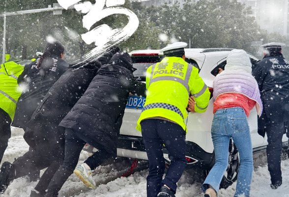 海报丨战雪——常德全力应对低温雨雪冰冻天气