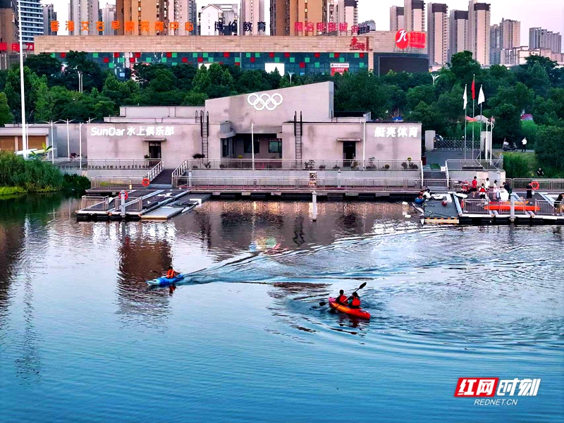 艇亮水上运动俱乐部.jpg 艇亮水上运动俱乐部.jpg