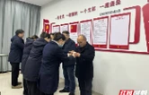 以师为引 深耕普惠——工行三岔路支行举行“师徒结对”仪式