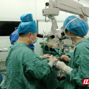 全市首例！常德一医开展白内障治疗新技术，可同步解决散光、近视、老花问题